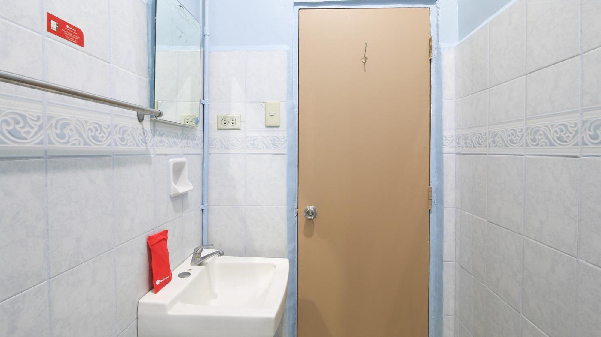 Reddoorz Plus @ Chinatown Binondo Manila Exterior photo